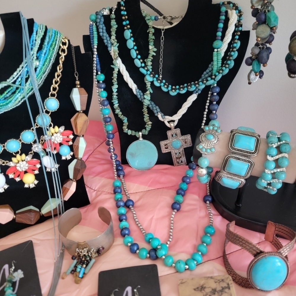 Huge bundle of southwestern Faux Turquoise jewelry style - Picture 4 of 11